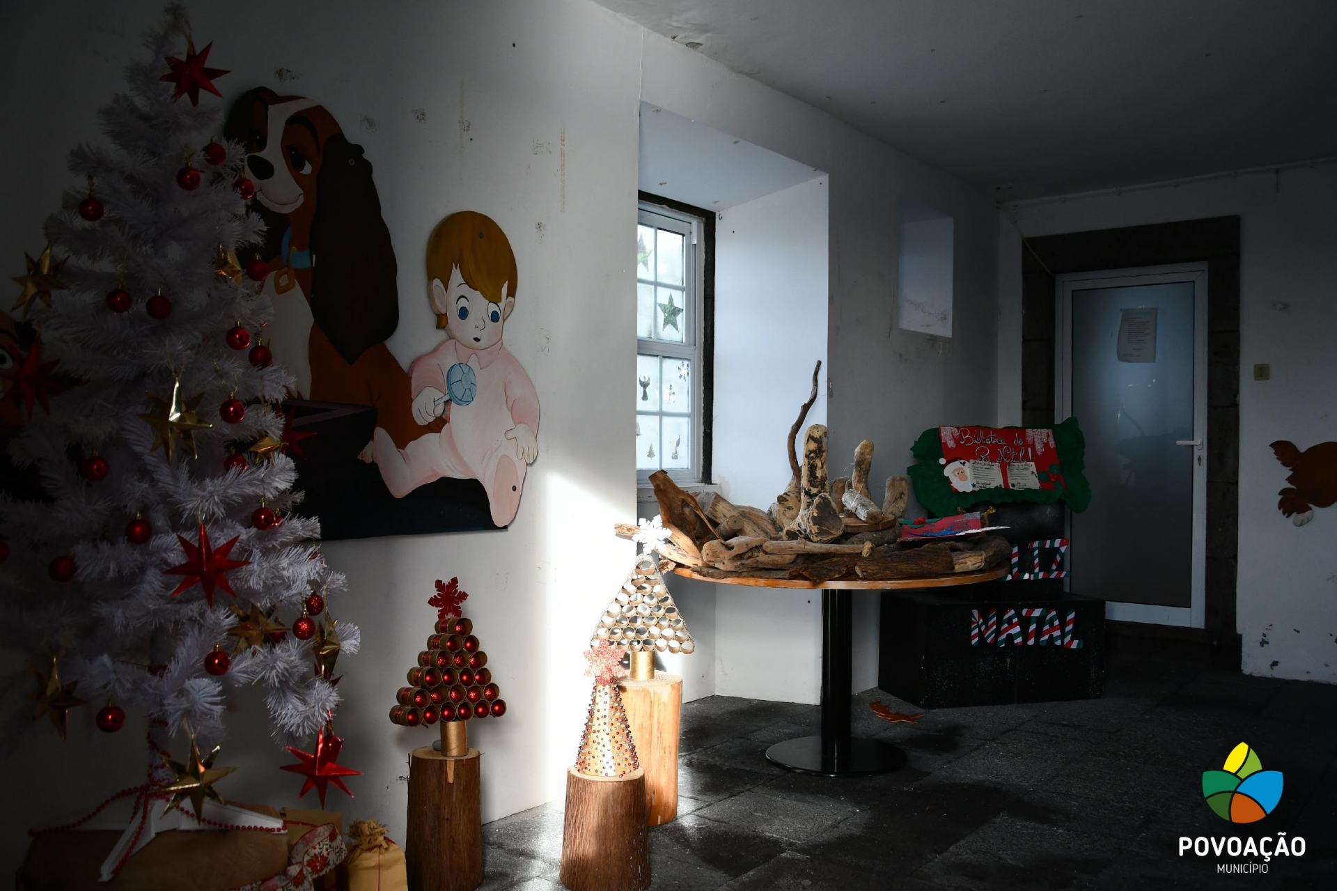 Biblioteca Municipal decora hall de entrada para o Natal_2022_1